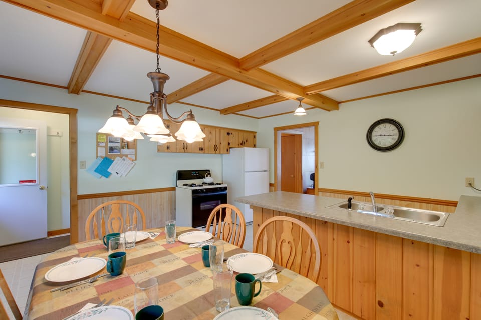 Eagle River Apartment w/ Private Dock & Fire Pit! Apartment in Wisconsin