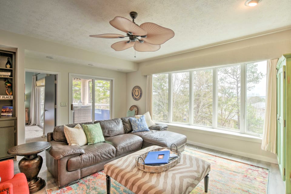 Lake Keowee Resort Condo w/ Balcony & Pool Access! Apartment in Lake Keowee