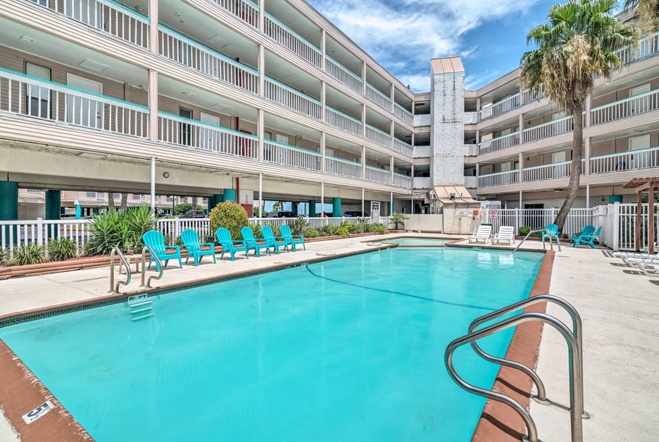 Beachfront Corpus Christi Condo w/ Arcade Room! Apartment in Nueces County