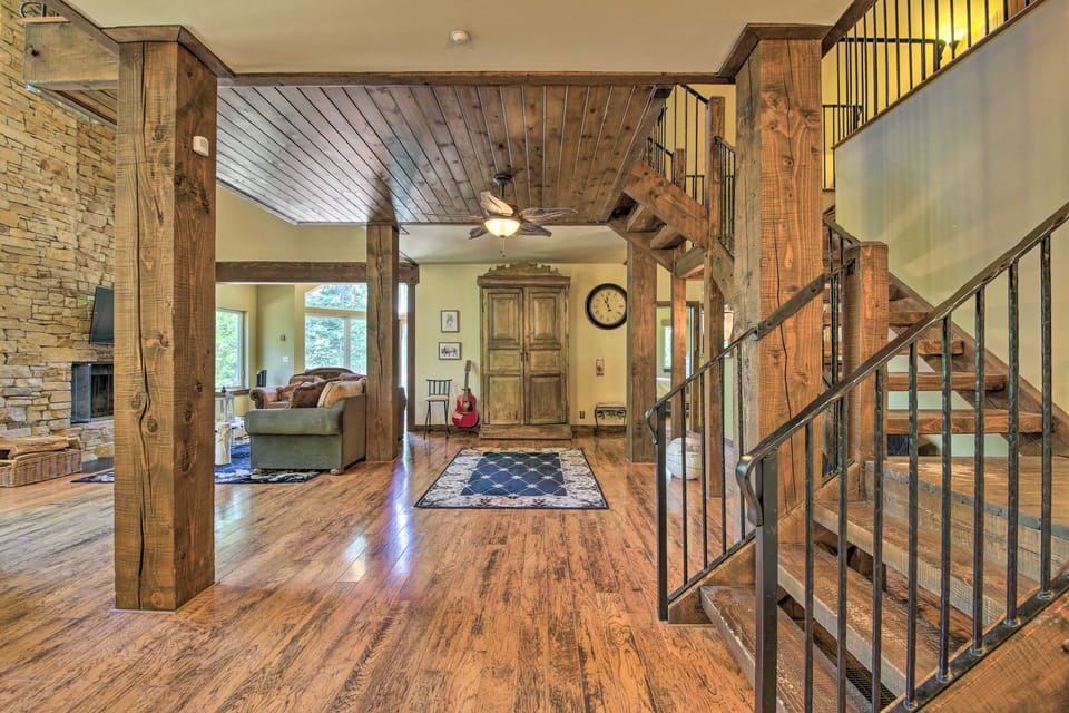 Incredible Lake Arrowhead Home w/ Views & Decks! House in Lake Arrowhead