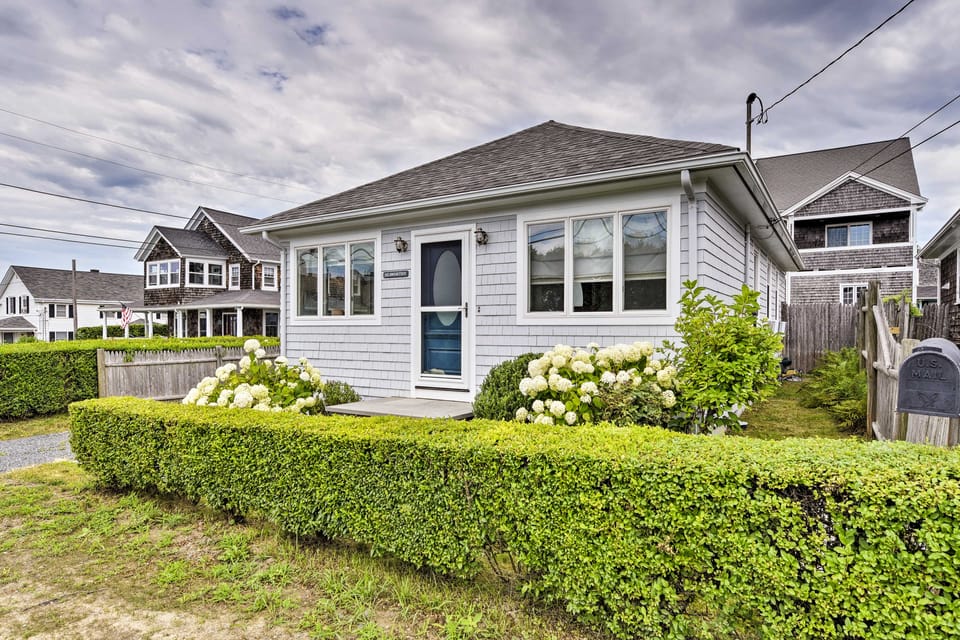 Idyllic Newport Area Cottage - Walk to First Beach Cottage in Middletown