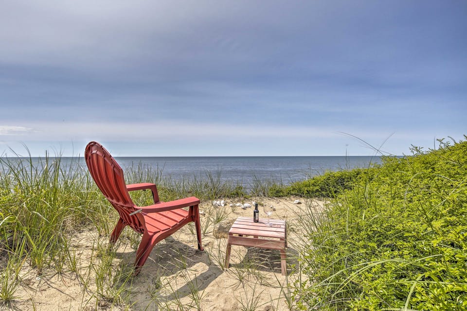 Oceanfront Gem w/ Sunroom & Fireplace in Cape Cod Cottage in Dennis Port