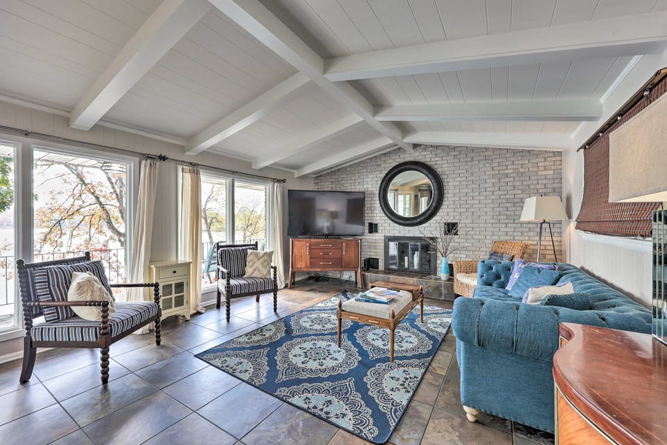 Hot Tub & Dock: Lakefront Home in Hot Springs House in Rockwell