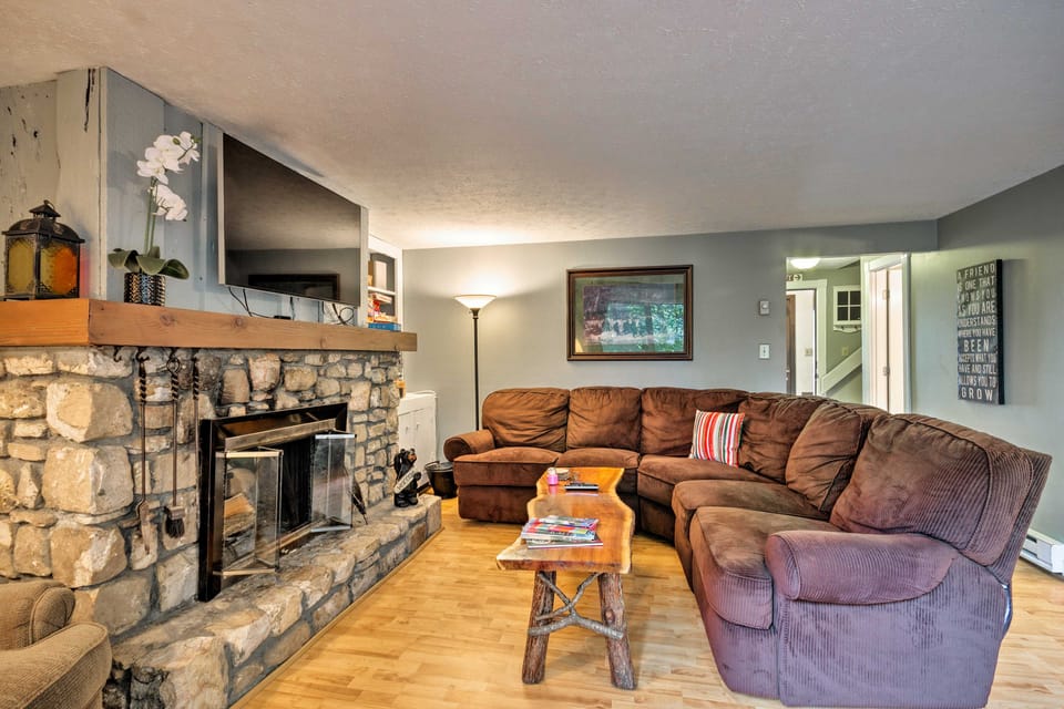 Steps to Sugar Mountain! Condo w/ Furnished Deck Apartment in Sugar Mountain