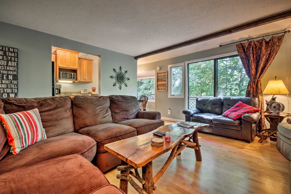 Steps to Sugar Mountain! Condo w/ Furnished Deck Apartment in Sugar Mountain
