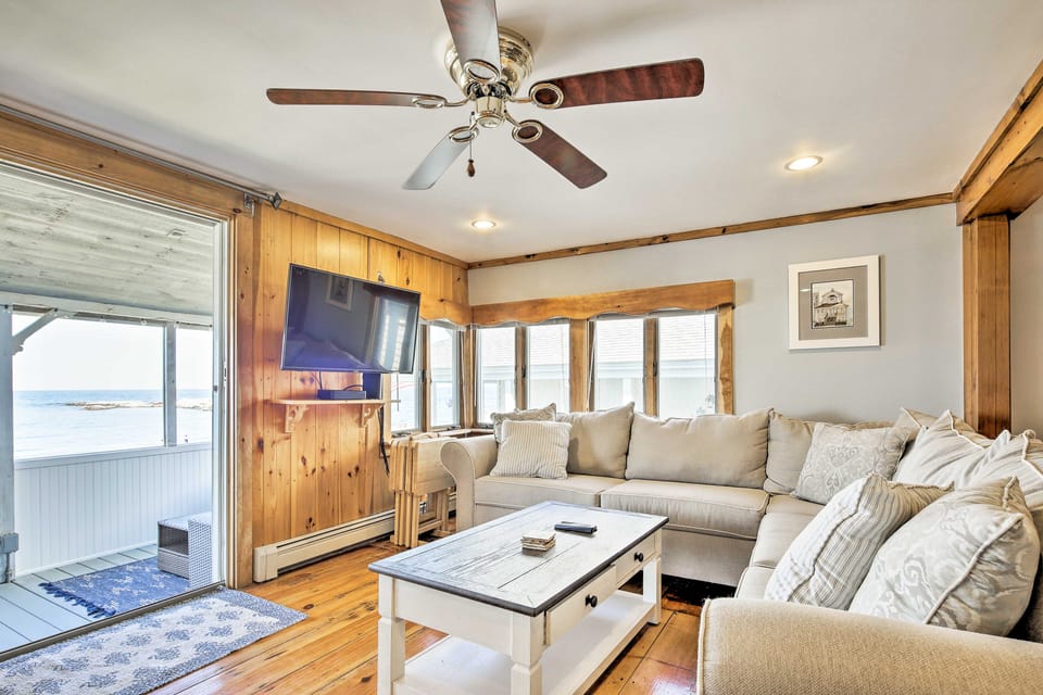 Oceanfront Cape Cod Home w/ Porch, Yard + Grill! House in Ocean Bluff Brant Rock