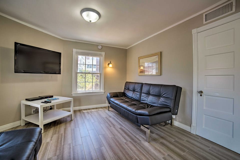 Walk to Beach: Condo w/ Patio on Catalina Island Apartment in Avalon