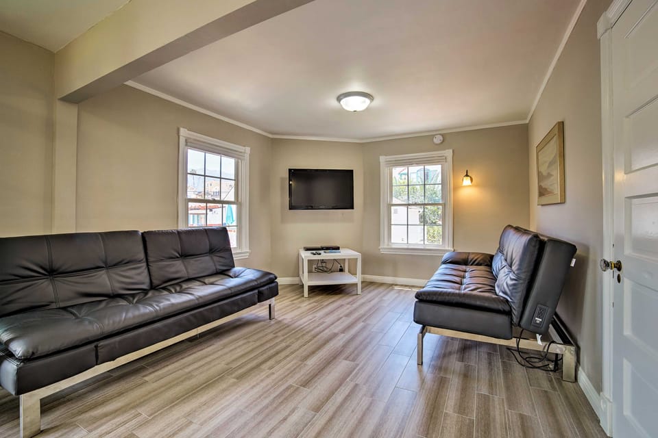 Walk to Beach: Condo w/ Patio on Catalina Island Apartment in Avalon