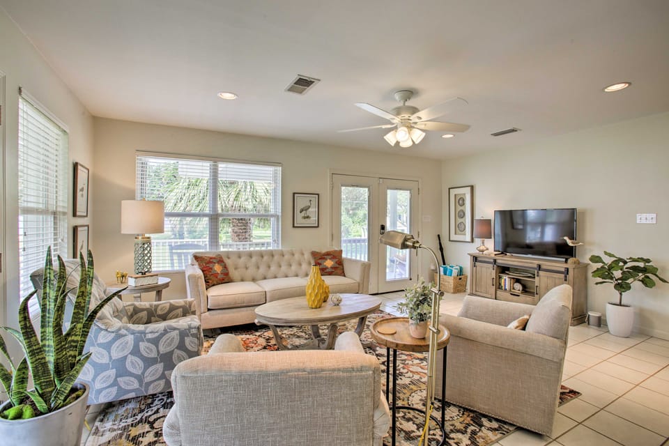 'The Palm' Bay St. Louis Home - Walk to Beach! House in Waveland