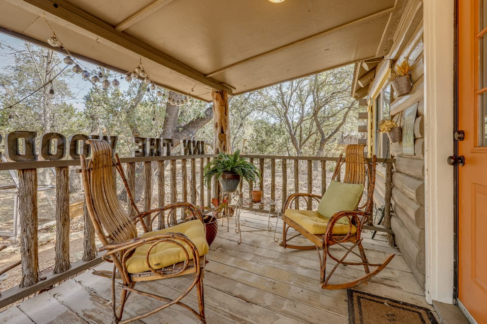 Hot Tub & Yard! 'Inn the Woods' Wimberley Cabin House in Rio Grande