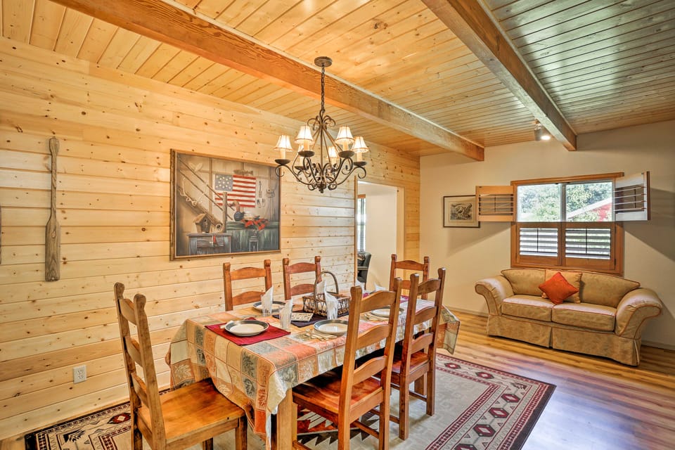 Cabin w/ Backyard Space - 1/2 Mi to Trinity Lake! House in California