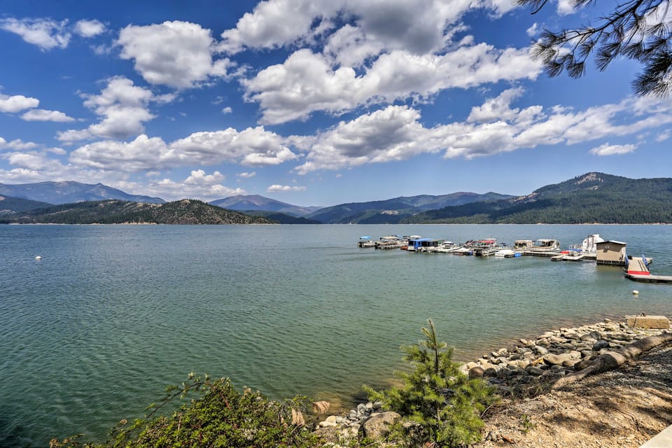 Cabin w/ Backyard Space - 1/2 Mi to Trinity Lake! House in California