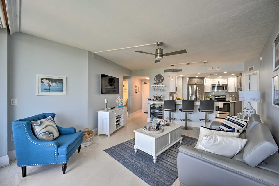 Beachfront Marco Island Condo w/ Pool Access! Apartment in Marco Island