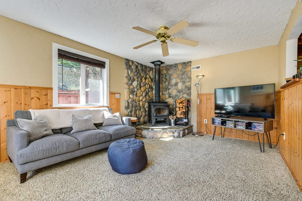 Cozy Ashford Home - 5 Mi to Rainier Nat'l Park! House in Washington