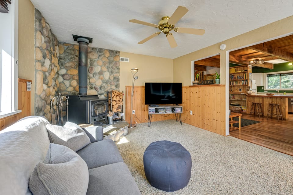 Cozy Ashford Home - 5 Mi to Rainier Nat'l Park! House in Washington