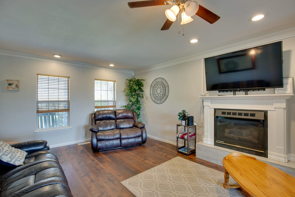 Game Room & Dock: Waterfront Granbury Lake Retreat House in Granbury