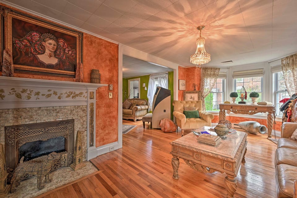 Unique & Historic Home Walk to Lake Champlain House in Plattsburgh
