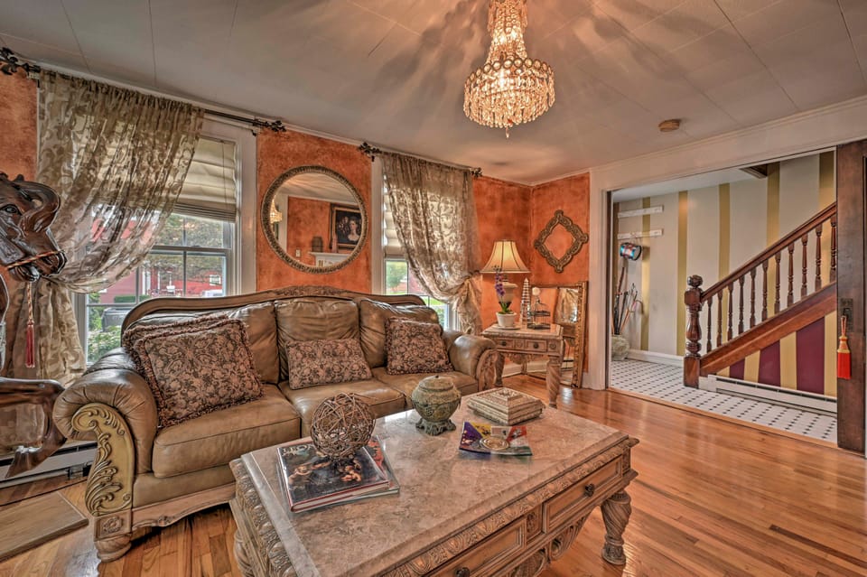 Unique & Historic Home Walk to Lake Champlain House in Plattsburgh