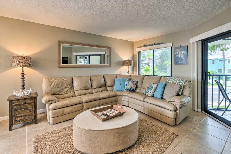 Resort Condo w/ Beach Access on Anna Maria Island! Apartment in Bradenton Beach