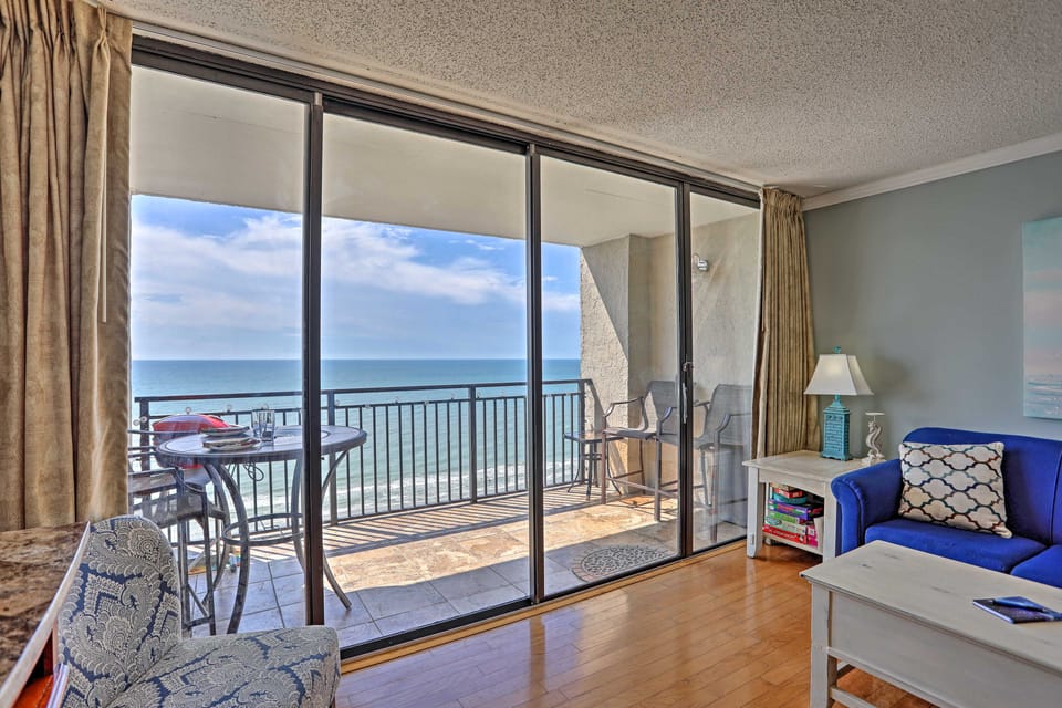 Community Pool Access: Condo in Myrtle Beach Apartment in Myrtle Beach