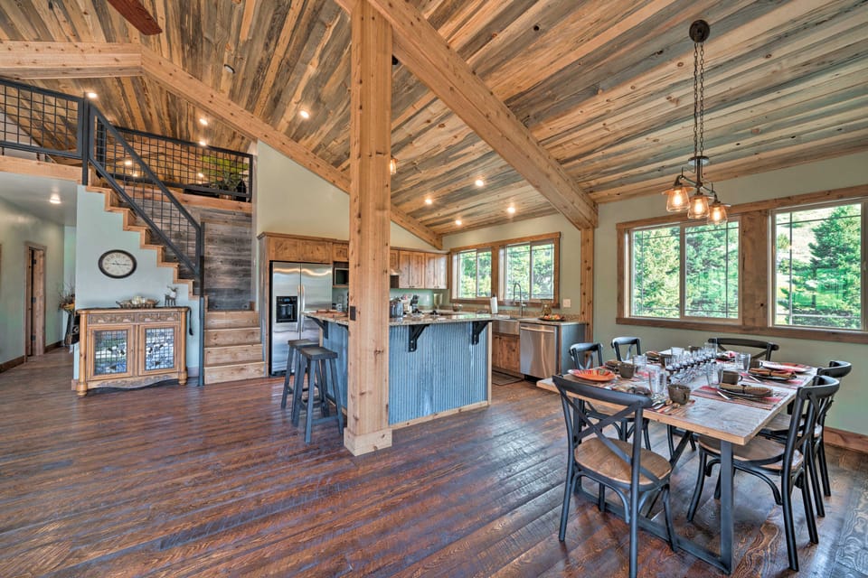Custom Livingston Apt w/ Balcony + Mountain Views! Apartment in Montana