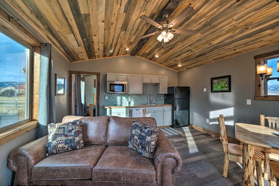 Romantic Mountain Getaway - 1 Hour to Yellowstone! House in Pray