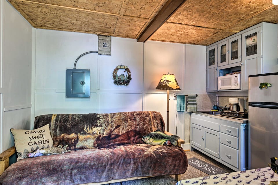 Rustic Hayward Cabin With Spider Lake Access! House in Spider Lake