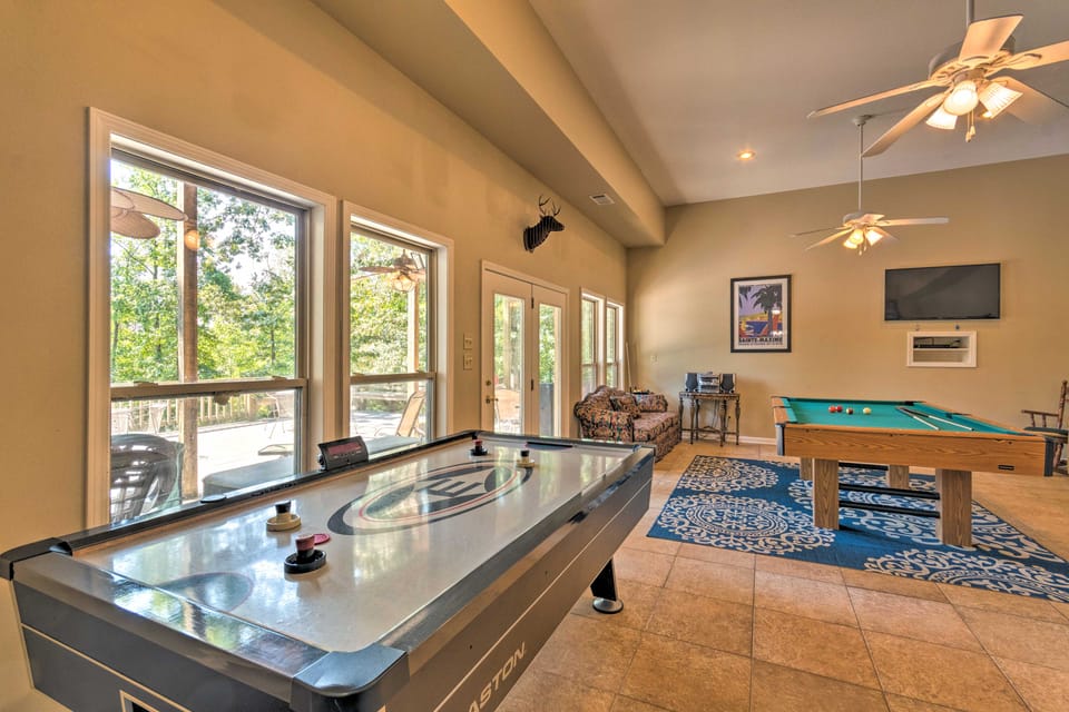 9 Mi to Hot Springs: Lake Catherine Home w/ Dock House in Arkansas