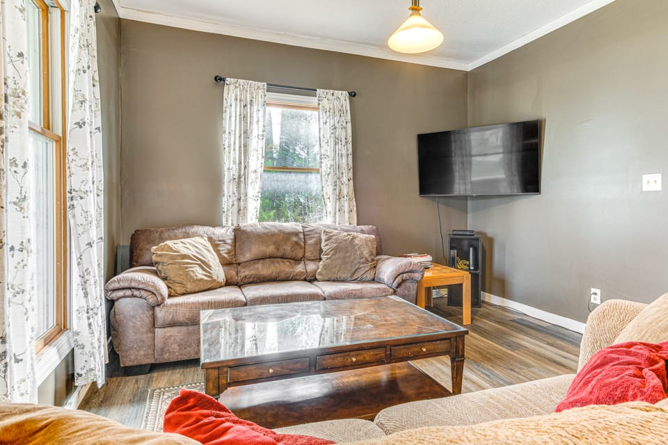 The Junction: Victorian Home in Quaint Fortville! House in Fortville