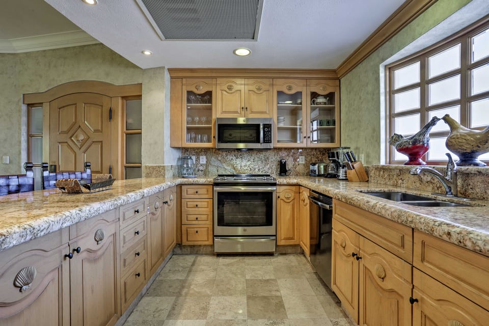 Villa La Estancia Condo: Pools, Hot Tub, & Balcony Apartment in Cabo San Lucas
