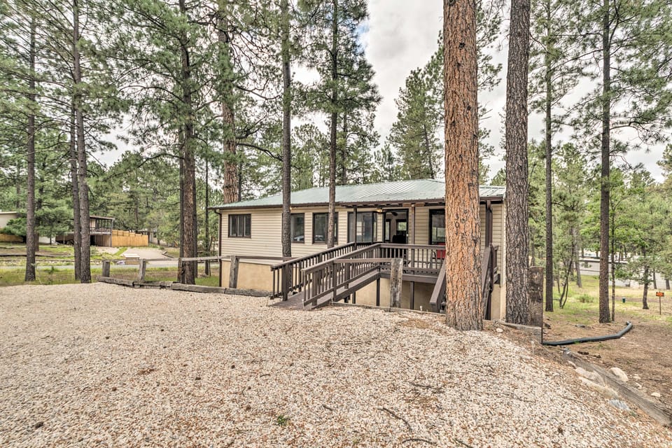 14 Mi to Ski Apache: Ruidoso Home w/ Deck & Grill! House in Ruidoso