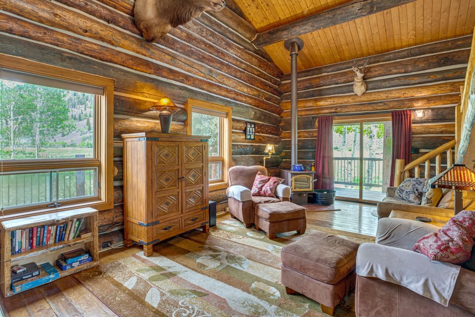 Log Home on 40-Acre Crested Butte Ranch House in Colorado