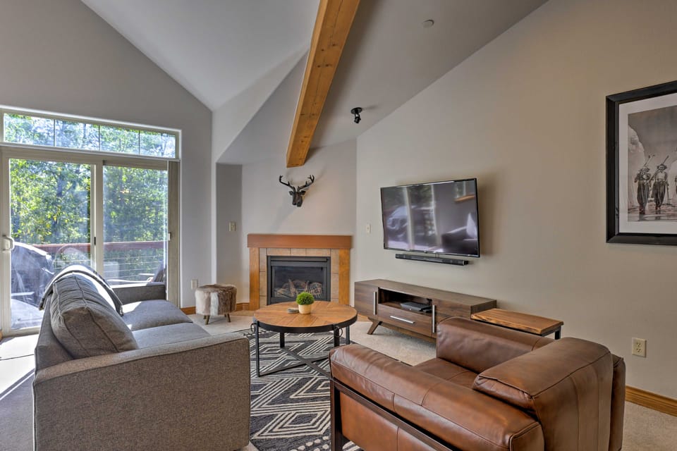 Riverfront Silverthorne Condo Near Skiing! Apartment in Silverthorne