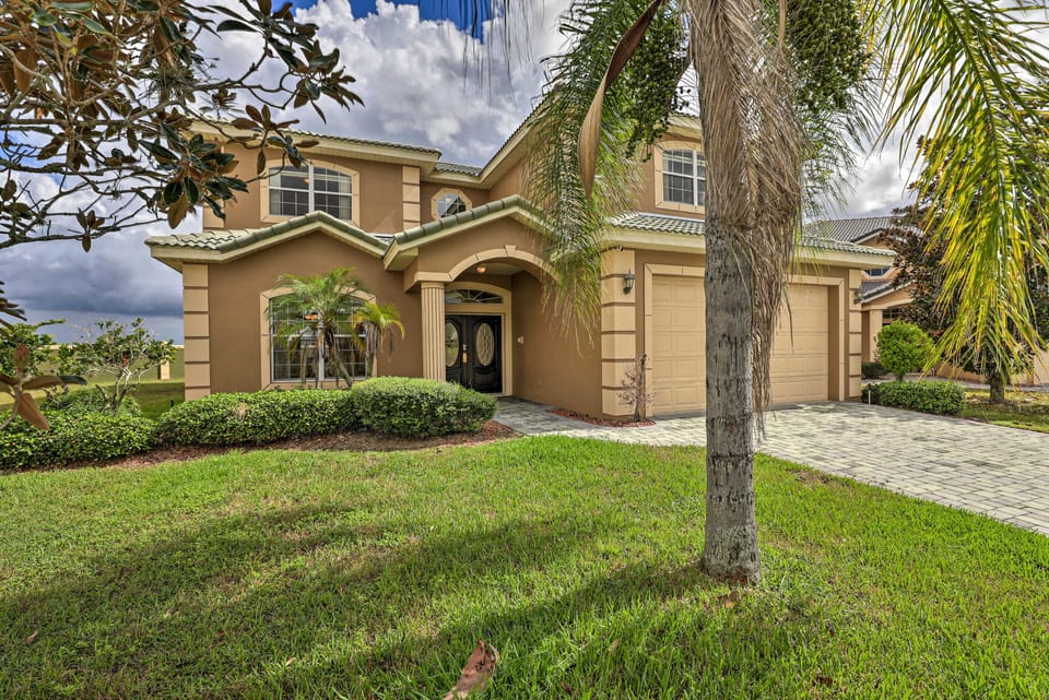 9 Mi to Parks: Disney Area Home w/ Pool & Spa! Villa in Four Corners