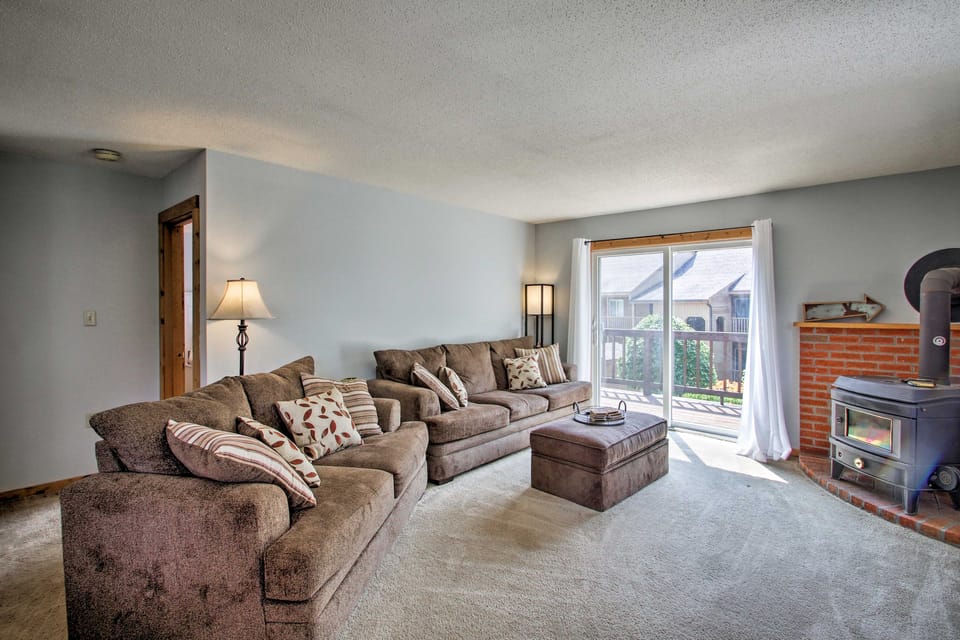 Lincoln Condo w/ Balcony - 6 Mi to Loon Mtn! Apartment in Lincoln