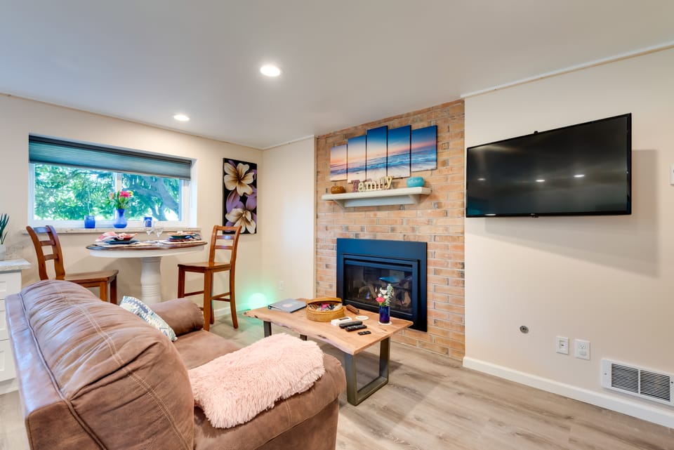 2 Mi to St Edward State Park: Ground-Level Studio House in Kenmore