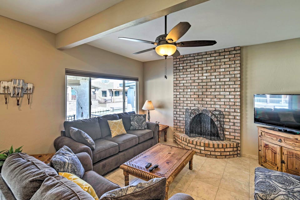 Waterfront Home in Parker w/ Mtn Views & Dock! House in Earp