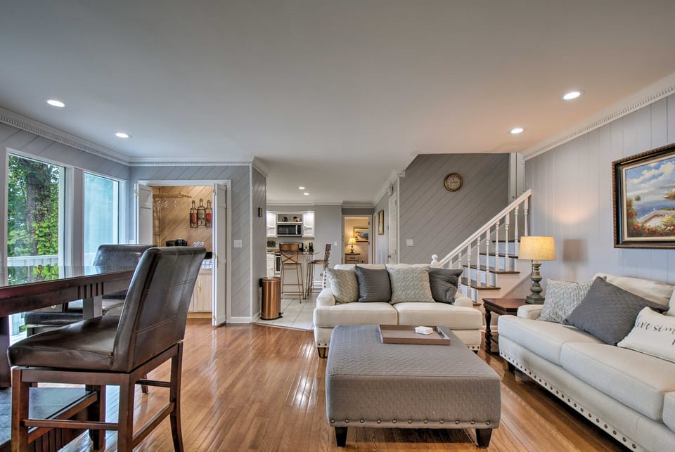 Stay Above it All! Modern Home on Missionary Ridge House in East Ridge