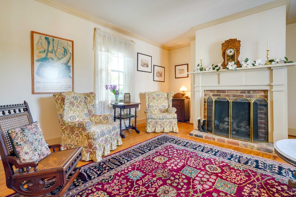 Terre Haute Manor Farmhouse w/ Gardens & Deck! House in Virginia