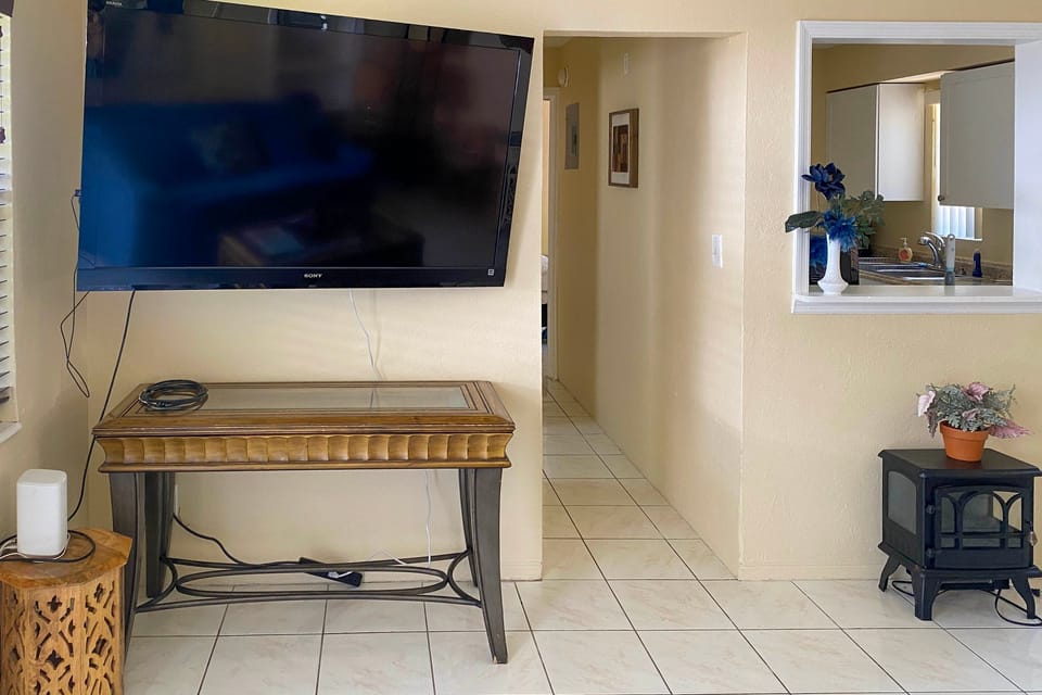 Pompano Beach Getaway: 1 Mi to the Oceanfront! Apartment in Pompano Beach