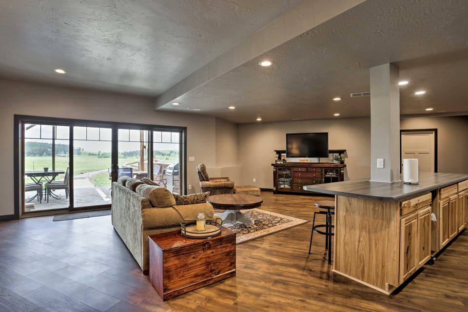 Piedmont Rally Stay: 10 Acres w/ Hot Tub & Parking Apartment in Pennington County