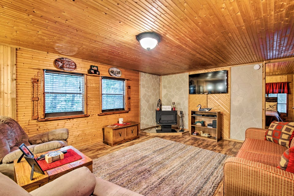 Hot Tub + Fire Pit: Hochatown Family Home House in Oklahoma