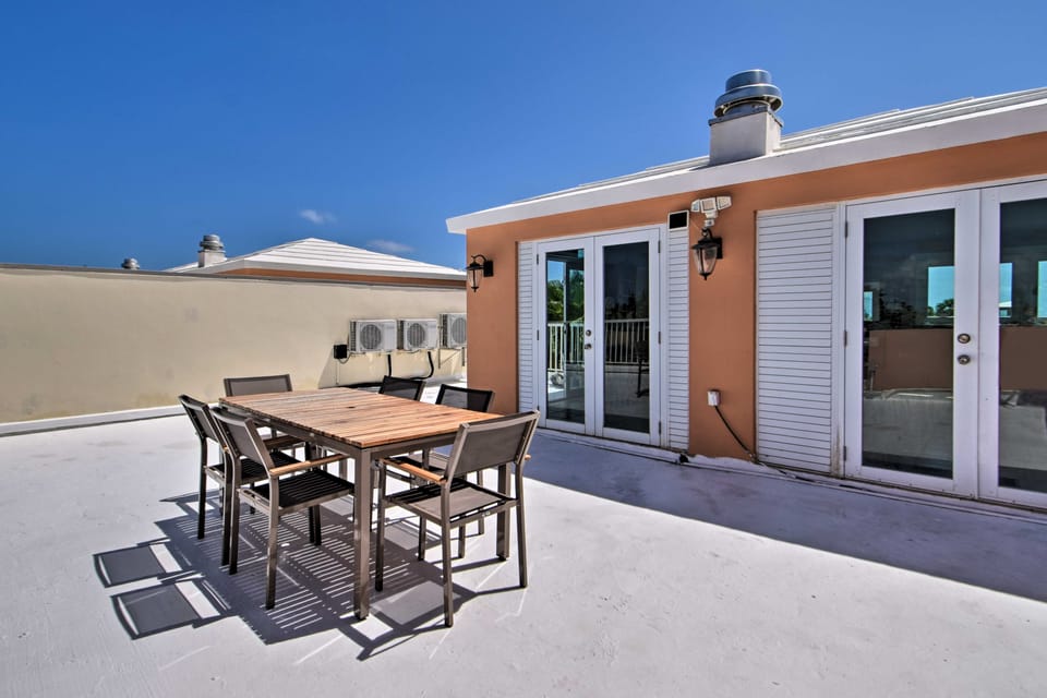 Loiza Condo w/ Rooftop Patio - Walk to Beach! Apartment in Puerto Rico