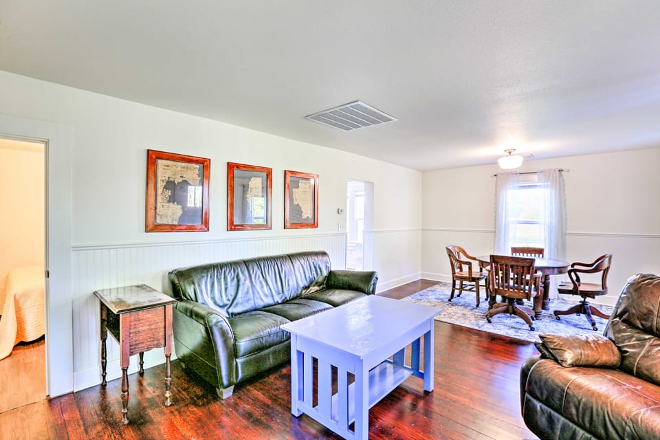 Ferndale Cottage on Private 20 Acre Farm! Cottage in Washington