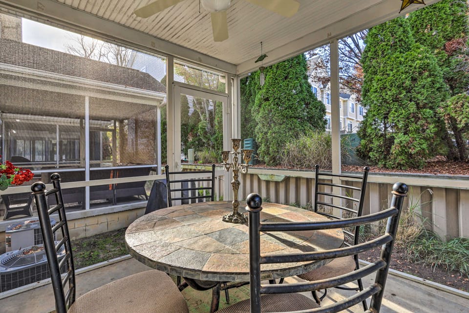 2 Mi to Ocean: Rehoboth Beach Townhome w/ Grill! Apartment in Rehoboth Beach
