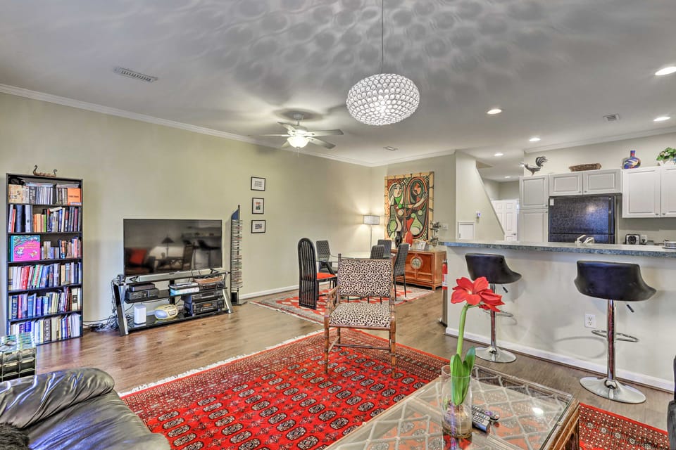 2 Mi to Ocean: Rehoboth Beach Townhome w/ Grill! Apartment in Rehoboth Beach
