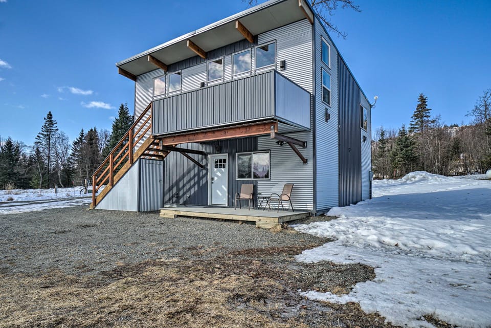 Pet-Friendly Duplex w/ Northern Lights Aurora View Apartment in Fritz Creek