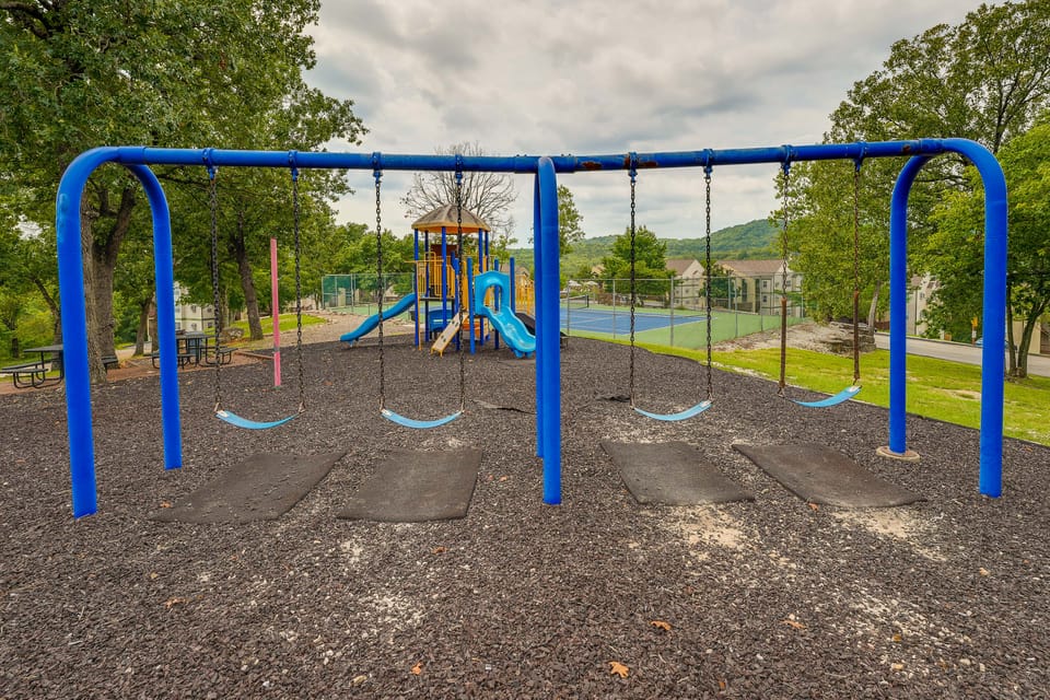 Walk to Table Rock Lake: Condo w/ Pool Access! Apartment in Indian Point