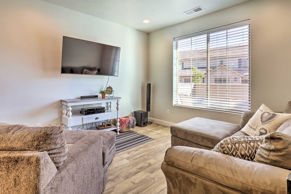 St George Area Townhome w/ Patio + Pool Access Apartment in Washington