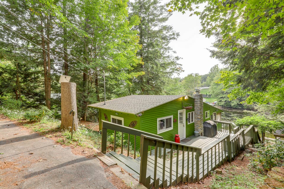 Piscataquog River Retreat w/ Dock! Fish & Paddle Apartment in Vermont